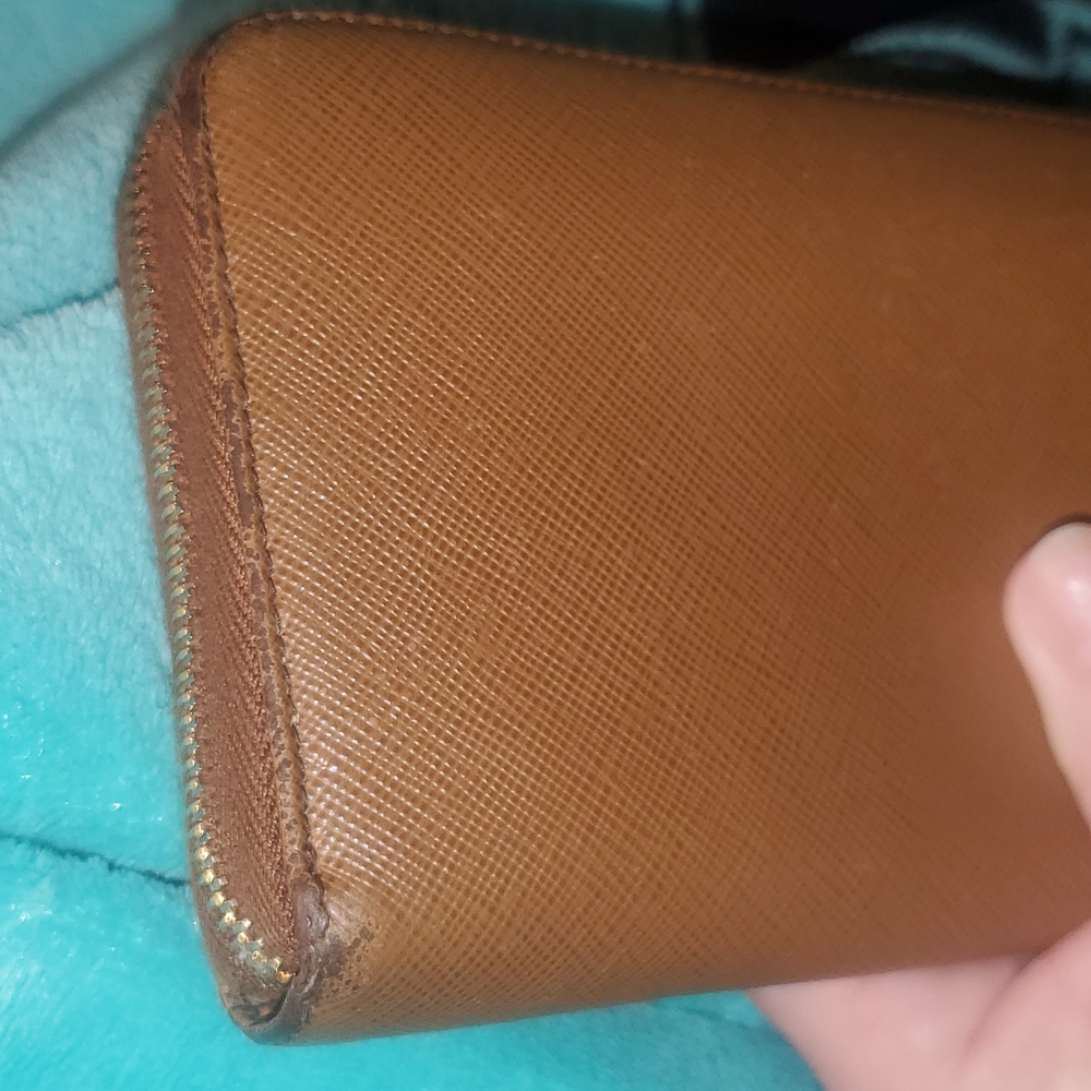 *AUTHENTC PRADA WALLET - Picture 9 of 17